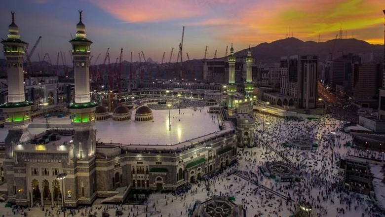 masjidil haram Beautiful sunrise from the city of makkah