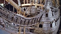 Vasa tenggelam pada 1628, beberapa saat usai pelayaran perdananya. Sampai sekarang tidak diketahui penyebab tenggelamnya kapal. (BBC)