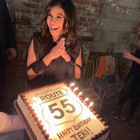 Di usia 55 tahun, tubuh Teri Hatcher semakin bugar. Bintang Desperate Housewives itu bahkan memiliki otot-otot tubuh yang kekar. Foto: dok. Instagram @officialterihatcher