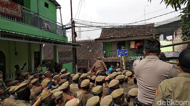 Upaya Pemkot Bandung Bangun Rumah Deret Tamansari Diwarnai Kericuhan