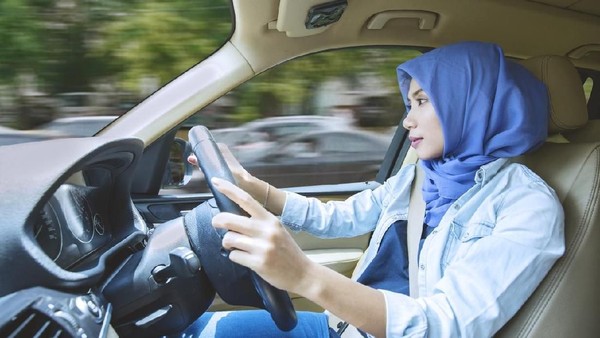 Doa Naik Kendaraan dan Kemudahan Selama Perjalanan: Arab, Latin, & Arti