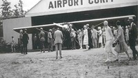 100 Tahun lalu, bandara hanya hangar pesawat. Tidak seperti zaman sekarang, bandara punya mall atau tempat perbelanjaan (AP)