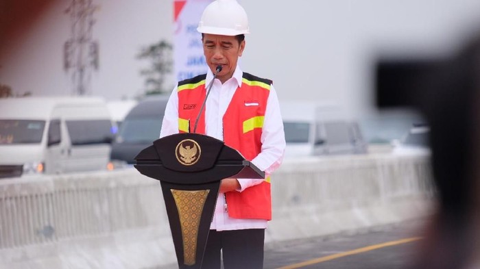 Presiden Jokowi, Jokowi, Jokowi resmikan tol layang jakarta-cikampek, tol layang jakarta-cikampek, ridwan kamil