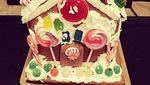 Kreatif! Kelly Jenner dan Iggy Azalea Bikin Kreasi Gingerbread House