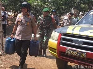 Belasan Desa di Pasuruan Masih Krisis Air, Polisi Terjunkan Water Canon