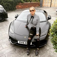 Model yang kerap berbagi gaya hidup mewah ini mengungkapkan bahwa ia mengenakan biaya Rp 280 ribu perbulan untuk penggemar yang mengikutinya di sebuah situs. Semua ini dari menunjukkan keseksian saya kepada orang asing, katanya menyombongkan diri. Foto: Instagram