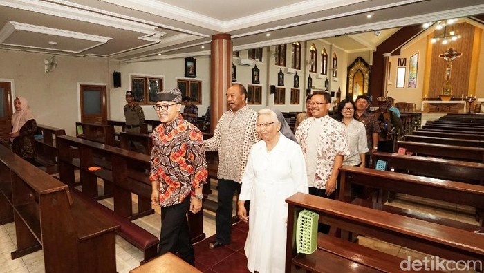 Jelang Natal, Bupati Anas: Pemda Turut Berbahagia