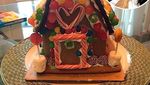 Kreatif! Kelly Jenner dan Iggy Azalea Bikin Kreasi Gingerbread House