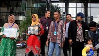 Seperti diketahui, sebelum menyambangi gedung KPK, keluarga Yusuf dan Randi juga melakukan audiensi dengan Komisi III DPR pada Selasa (10/12).