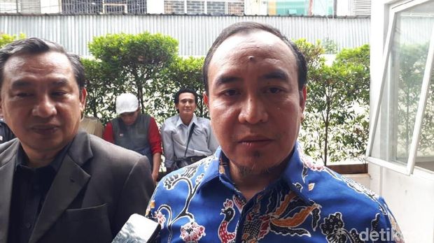 Anggota Komisi III DPR Pantau Sidang Lutfi Pembawa Bendera saat Demo