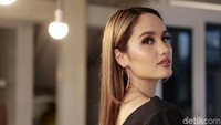 Film Jeritan Malam tayang mulai hari ini, Kamis (12/12). Penasaran bagaimana aksi Cinta Laura di sana?