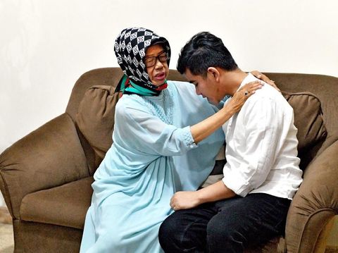 Gibran saat Sowan ke Neneknya, Sudjiatmi Notomihardjo