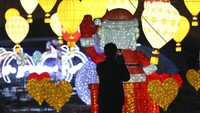 Dekorasi tersebut merupakan salah satu dari rangkaian kegiatan Festival Natal di Cheonggyecheon.