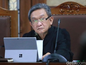 Jaksa Protes Maqdir Ismail Tanya Saksi soal Keraguan Proyek BTS Bisa Tuntas