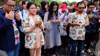 Dukungan dari keluarga itu pun terlihat saat Iriana Jokowi dan Selvi Ananda hadir di acara pelepasan Gibran menuju kantor DPD PDIP Jawa Tengah. Foto: Istimewa.