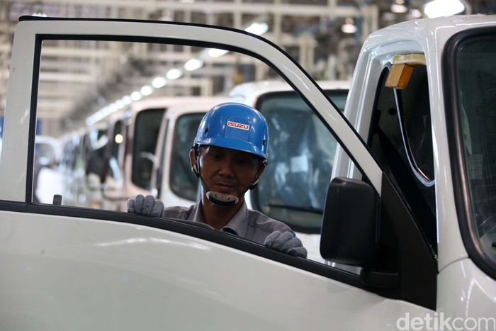 Ekspor perdana Isuzu Traga baru saja diresmikan. Mobil ini dirakit di pabrik Isuzu Karawang Plant, Jawa Barat. Yuk lihat prosesnya.