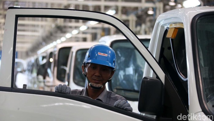 Ekspor perdana Isuzu Traga baru saja diresmikan. Mobil ini dirakit di pabrik Isuzu Karawang Plant, Jawa Barat. Yuk lihat prosesnya.