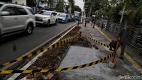 Dinas Bina Marga DKI Jakarta menyatakan pembongkaran di lokasi trotoar Kawasan Cikini, Jakarta Pusat, yang baru dibangun karena ada perubahan posisi manhole dan ducting.