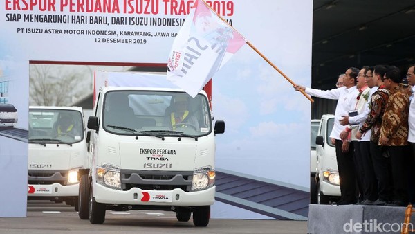 Mantap! Jokowi Lepas Ekspor Perdana Isuzu Traga