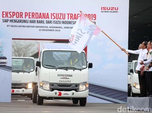 Jokowi Lepas 6.000 Mobil Pikap Buatan Karawang ke Filipina