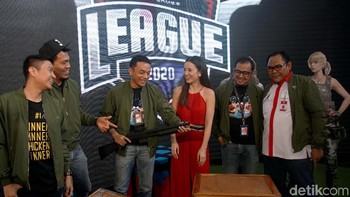 Kualifikasi Pro akan mengundang 16 tim eSport terbaik di Indonesia yang akan dipertandingkan mulai pertengahan januari dan ditayangkan live di http: dgl.duniagames.co.id. Akan diambil 8 tim terbaik dari kualifikasi pro Dunia Games dan mereka akan dipertandingkan di tingkat nasional untuk memperebutkan gelar juara pad agrand final yang aka berlangsung pada akhir Februari 2020.