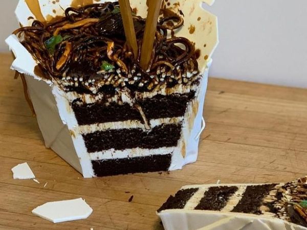 Hati-hati Tertipu! 10 Bentuk Kue Ini Persis Benda Aslinya