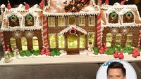 Gingerbread house buatan Fredrik Eklund juga tak kalah mewah. Tak hanya warna coklat, ia juga menambahkan aksen merah. Bagian yang menjadi favoritnya adalah hiasan santa mungil di atas atap rumahnya. Foto: Istimewa