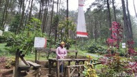 Tidak ada tarif atau tiket untuk mengunjungi lokasi ini alias bebas. Bisa dikatakan Puncak Jahim ini digunakan sebagai rest area. (Dadang Hermansyah /detikcom)