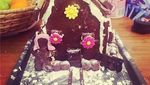 Kreatif! Kelly Jenner dan Iggy Azalea Bikin Kreasi Gingerbread House