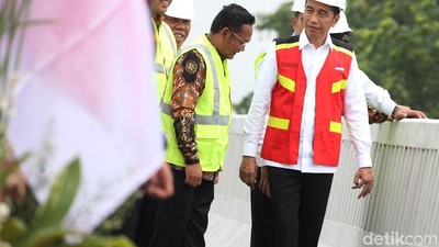 Momen Jokowi Resmikan Tol Layang Terpanjang RI