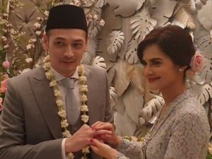 Unggah Foto Lebaran, Cut Tari Dinilai Sukses Bikin Richard Kevin Nyaman