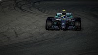 Rossi sebenarnya sudah tidak asing dengan mobil F1. Dia beberapa tahun lalu sempat menggeber jet darat milik Ferrari. Rossi juga sudah berulang kali tampil di balapan reli. Istimewa/Dok. Monster Yamaha MotoGP.