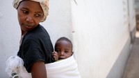 Layanan pengobatan HIV pediatrik untuk bayi sangat jauh tertinggal dari layanan untuk orang dewasa dan wanita hamil. Sementara 82 persen ibu pengidap HIV sudah menerima pengobatan, justru untuk anak-anak hanya 54 persen saja yang bisa mengakses obat.