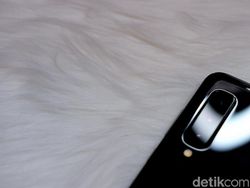 Lebih Dekat dengan Ponsel Sultan Galaxy Fold Harga Rp 30 Juta