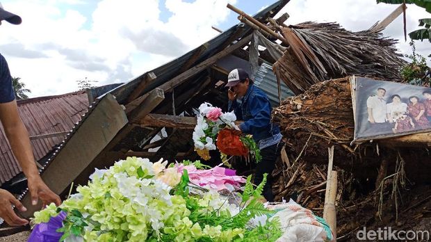 Rumah rusak akibat terjangan banjir bandang di Sigi Sulteng