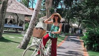 Sepertinya selama di Bali, dia menikmati liburan staycation-nya. Dia tidak terlalu banyak bepergian dan bersantai di kawasan hotel saja.  (yukikt/Instagram)