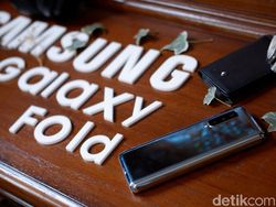 Lebih Dekat dengan Ponsel Sultan Galaxy Fold Harga Rp 30 Juta