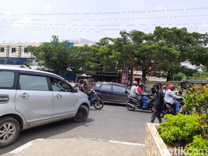Disorot Gubernur Sulsel, Begini Pak Ogah di Makassar Atur Lalin