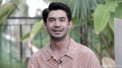 Transformasi Dramatis Wajah Reza Rahadian Jadi Eyang BJ Habibie