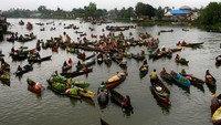Pasar terapung Lok Baintan ini hanya beroperasi sejak sekitar pukul 06.00 hingga 08.00 WITA. (ANTARA FOTO/Bayu Pratama S)