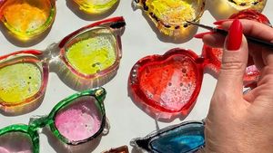 Cantik dan Manis, Seni Ukir Ini Terbuat dari Permen Karamel