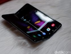 Lebih Dekat dengan Ponsel Sultan Galaxy Fold Harga Rp 30 Juta