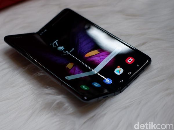 Lebih Dekat dengan Ponsel Sultan Galaxy Fold Harga Rp 30 Juta