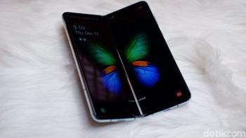 Sementara layar di bagian dalam  berukuran 7,3 inch dengan resolsui 1.536 x 2.152 pixel, Samsung menyebutnya Infinitu Flex.  Foto: Adi Fida Rahman/detikINET