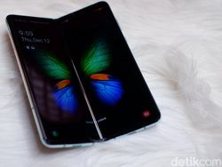 Lebih Dekat dengan Ponsel Sultan Galaxy Fold Harga Rp 30 Juta