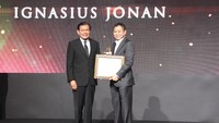 Sebagai insan alumni Citi, Jonan berhak menyabet award kategori Leadership and Ingenuity tersebut atas dedikasi dan kerja kerasnya yang selama ini ia berikan untuk Indonesia. Foto: dok. Citi Indonesia