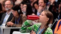 Meski masih berusia 16 tahun, tapi Greta punya banyak prestasi serta giat memperjuangkan masalah lingkungan di dunia. Bahkan Greta sering disindir oleh Presiden Amerika Donald Trump, karena kata-katanya yang sering mengkritik pemerintahan. Foto: Instagram @gretathunberg