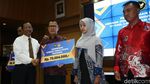 Mahfud Md Serahkan Bantuan ke Korban Terorisme