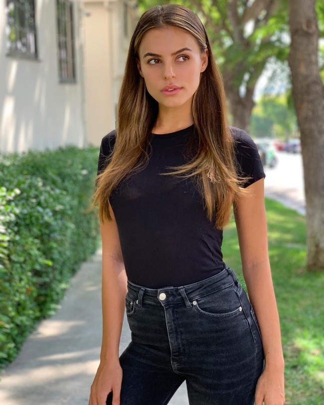 Namun ada pula yang justru mengagumi lekuk tubuh Brooks Nader dan memuji keseksiannya. Foto: Instagram/@brooksnader