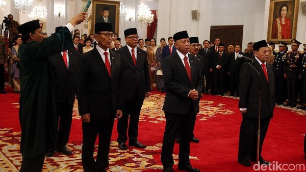 Momen Jokowi Lantik Dewan Pertimbangan Presiden